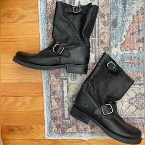 Veronica Flex Short - Black buckle FRYE boots